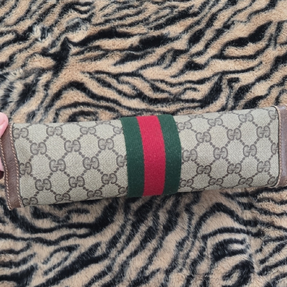 Vintage Gucci Beige Monogram Clutch with Red and Green Accent Authentic - Picture 7 of 14
